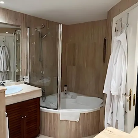 Elviria Gardens 公寓 *