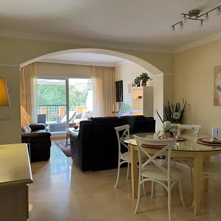 公寓 Elviria Gardens 马尔韦利亚